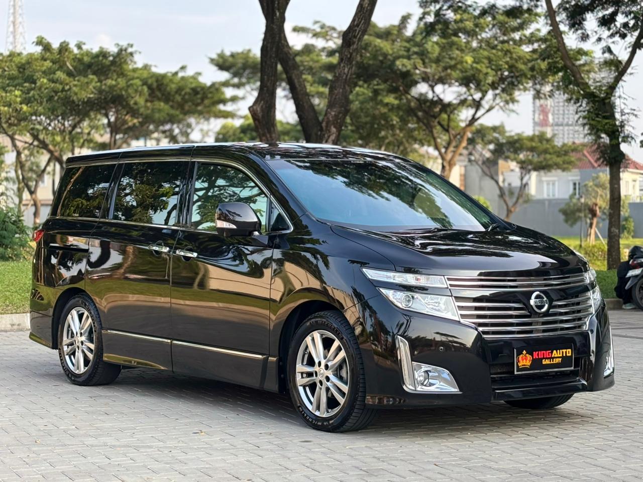 Nissan Elgrand 2012